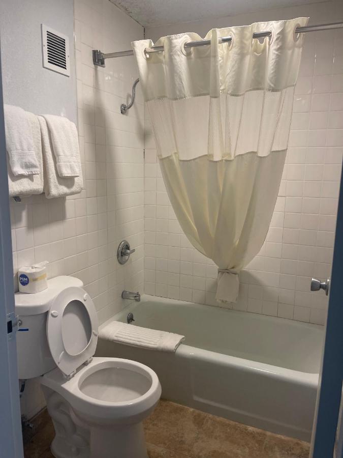 Suburban Studios Pueblo North מראה חיצוני תמונה