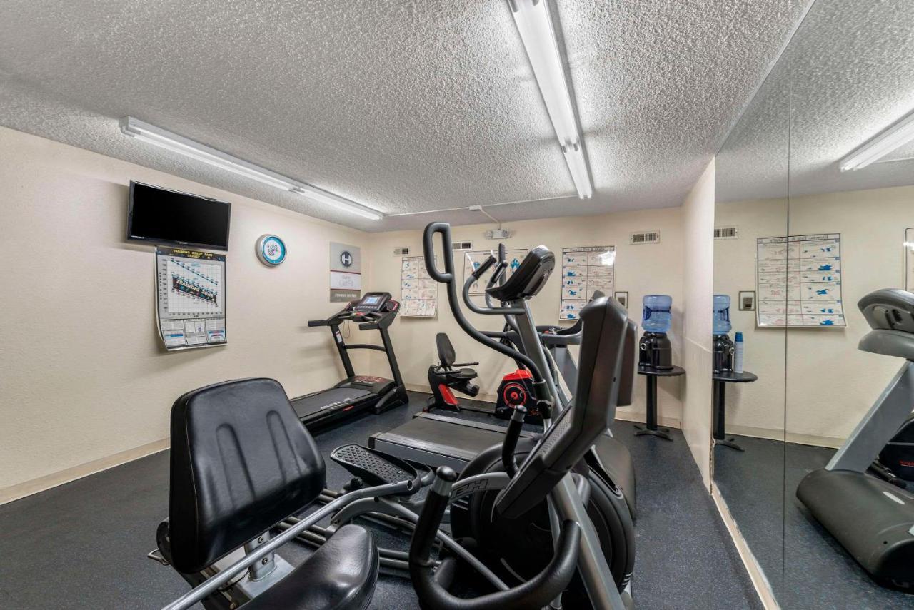 Suburban Studios Pueblo North מראה חיצוני תמונה