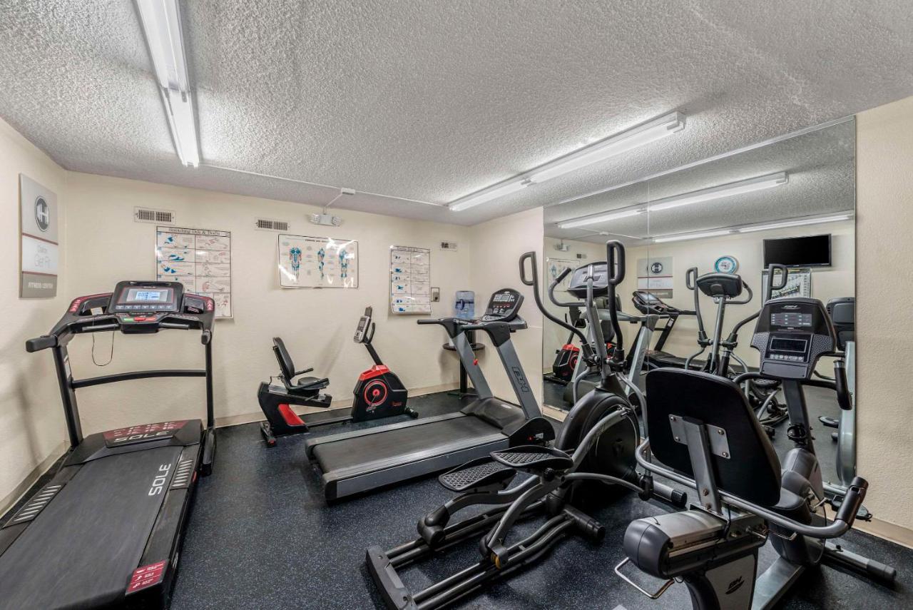 Suburban Studios Pueblo North מראה חיצוני תמונה